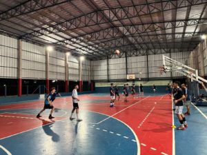 Seleção de futsal do Colégio Regina Pacis se prepara para competições