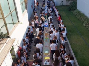 Colégio celebra dia de Corpus Christi com tapetes desenvolvidos pelos alunos