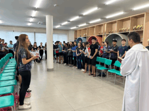 Alunos da 3ª série do Ensino Médio do Regina Pacis em clima de Enem