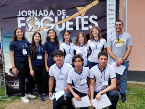 Alunos do Regina Pacis celebram conquistas na Olimpíada Brasileira de Foguetes